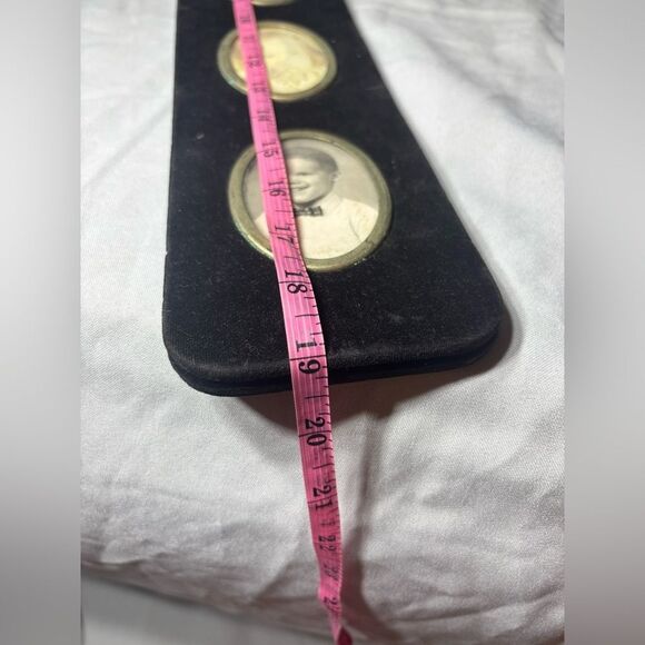 Vintage Velvet 4 Oval Picture Frame with Black & White Photos of Children Includ - Picture 4 of 8